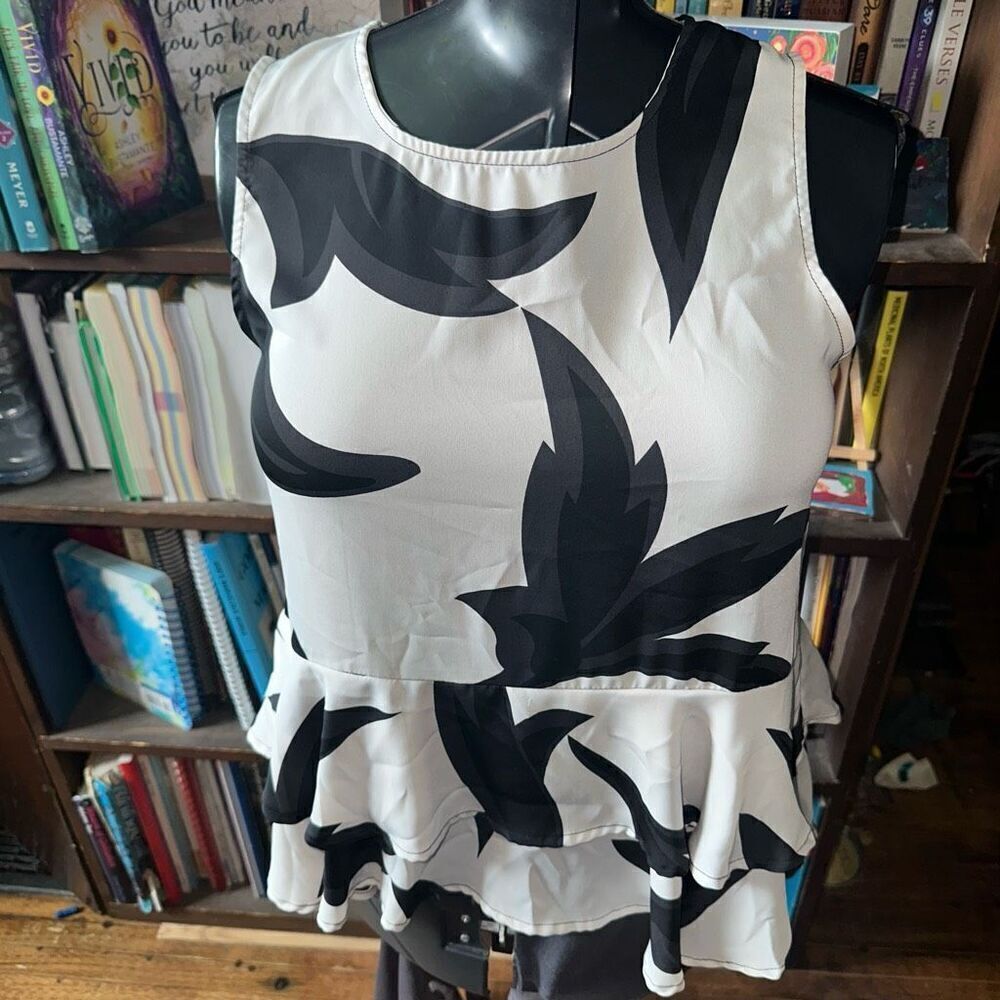 Collective Concepts monochrome ruffled sleeveless M top